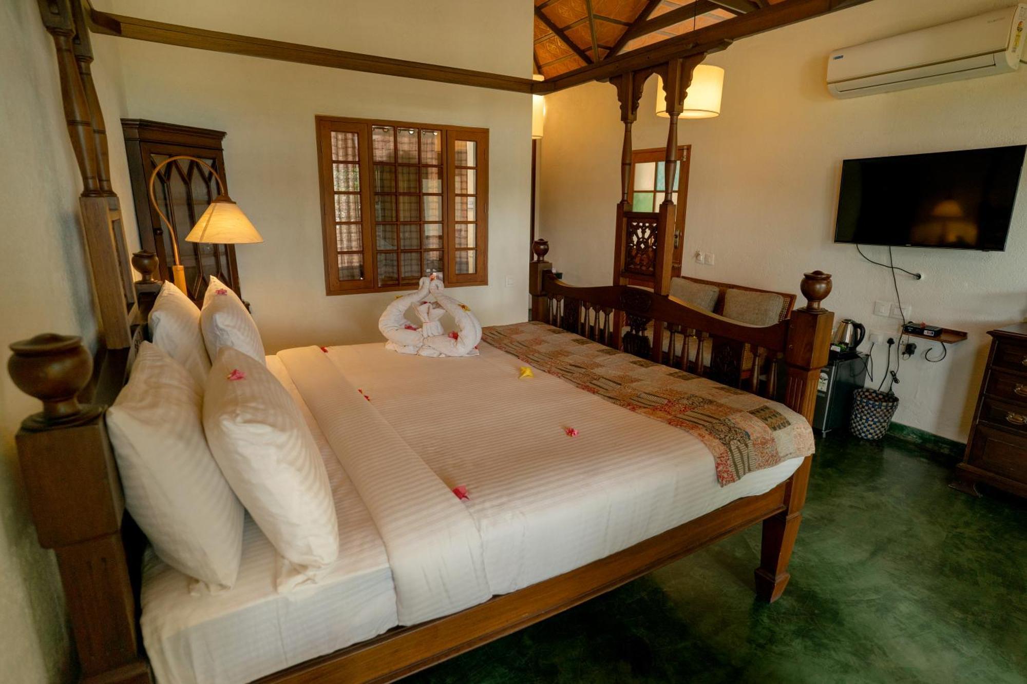 Cranganor History Cafe & Riverside Chateau North Paravur Bagian luar foto