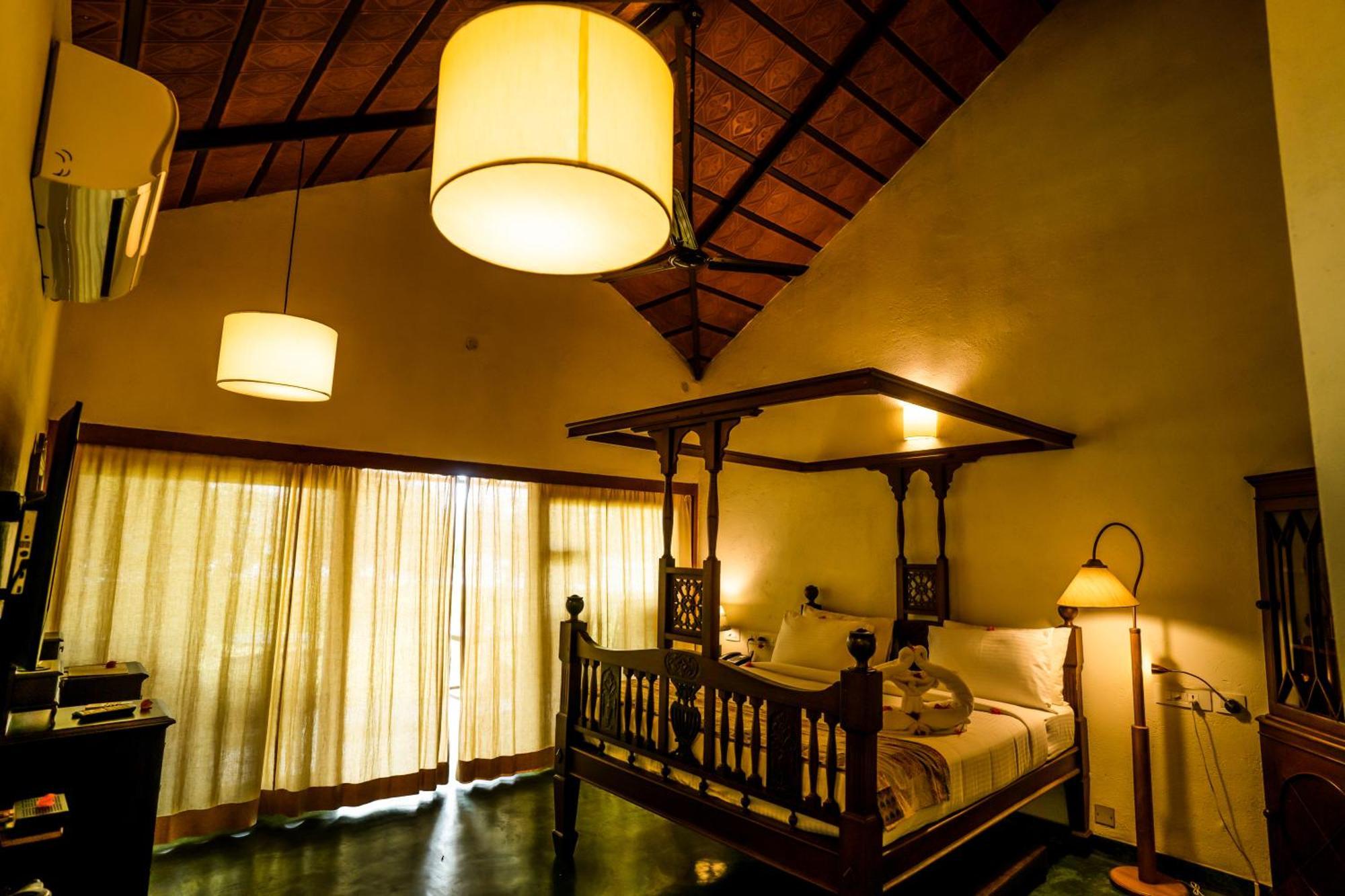Cranganor History Cafe & Riverside Chateau North Paravur Bagian luar foto