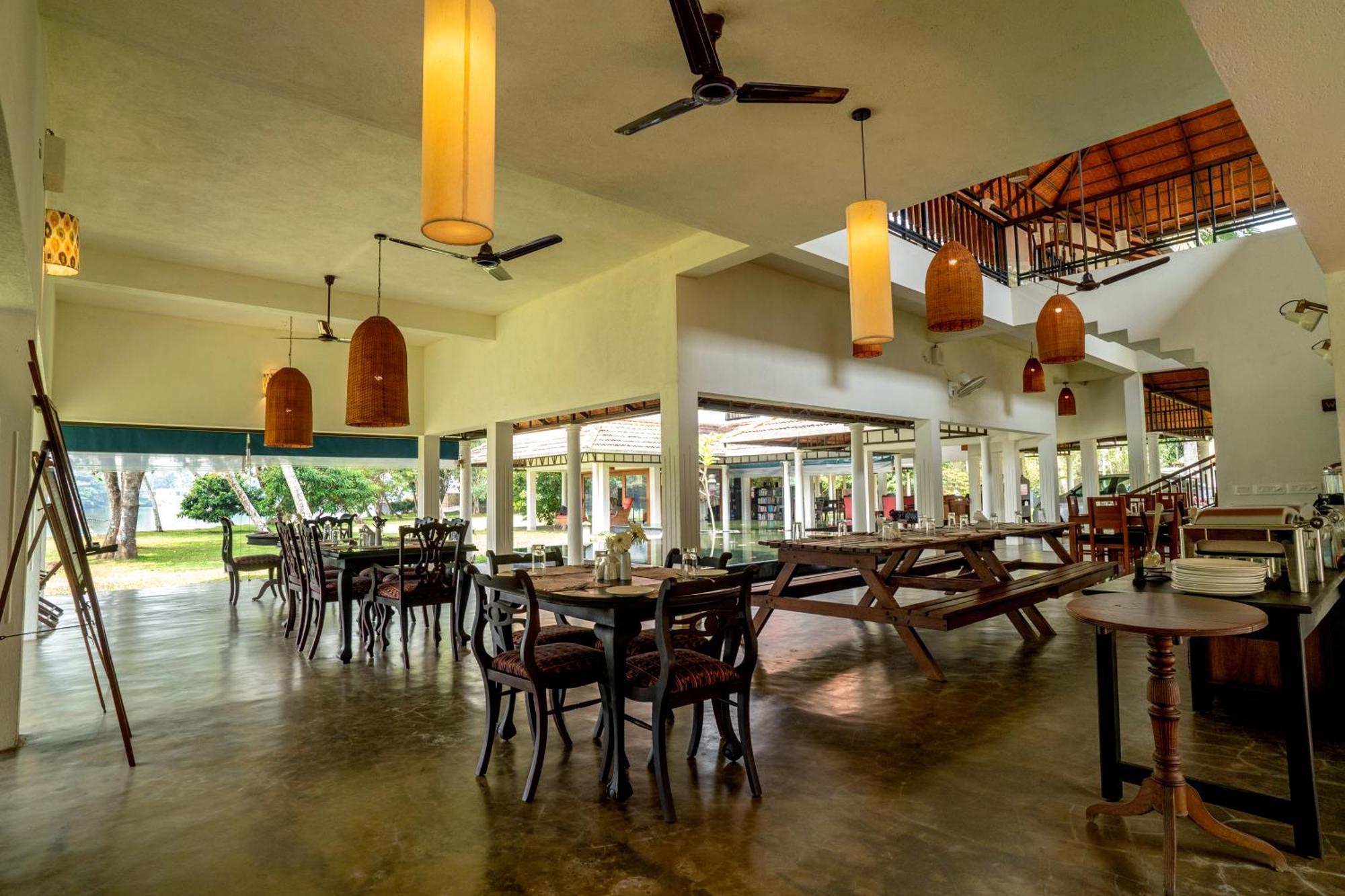Cranganor History Cafe & Riverside Chateau North Paravur Bagian luar foto