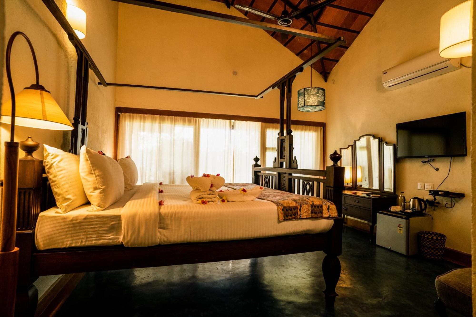 Cranganor History Cafe & Riverside Chateau North Paravur Bagian luar foto